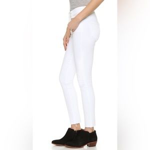 26 - Mother denim Looker ankle fray white / glass slipper